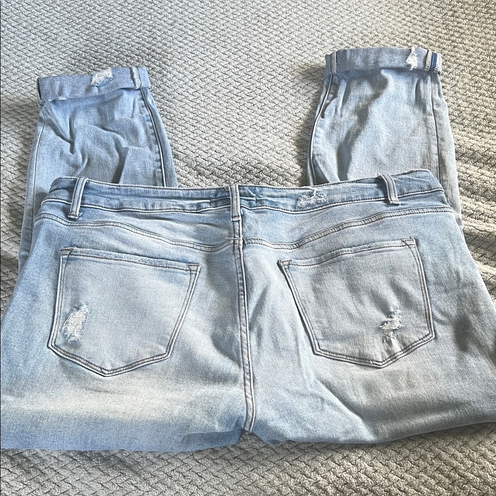 Distressed Jeans - Picture 3 of 6